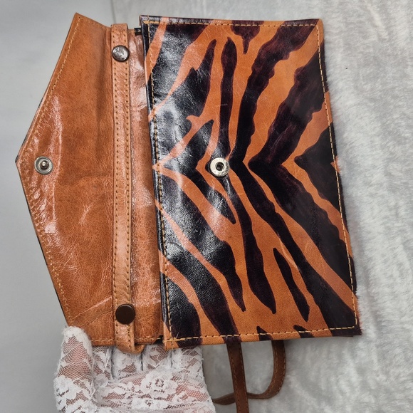 Animal Print Genuine Leather Vintage Clutch Crossbody w/wallet - Picture 8 of 17